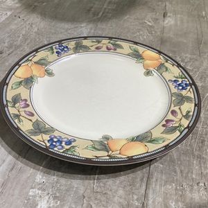 Mikasa intaglio garden harvest dinner plate
